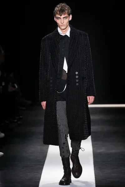 Look 28